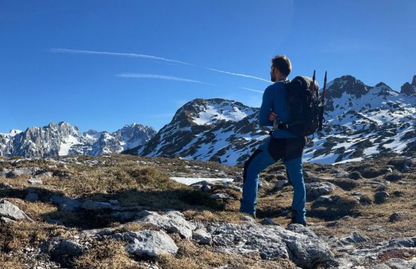 Guía de montaña Mirando al picu Asturias picos de Europa refugio de Ario